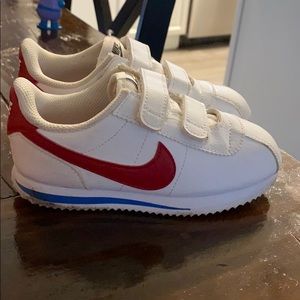 White Boys Nike Sneakers 10C